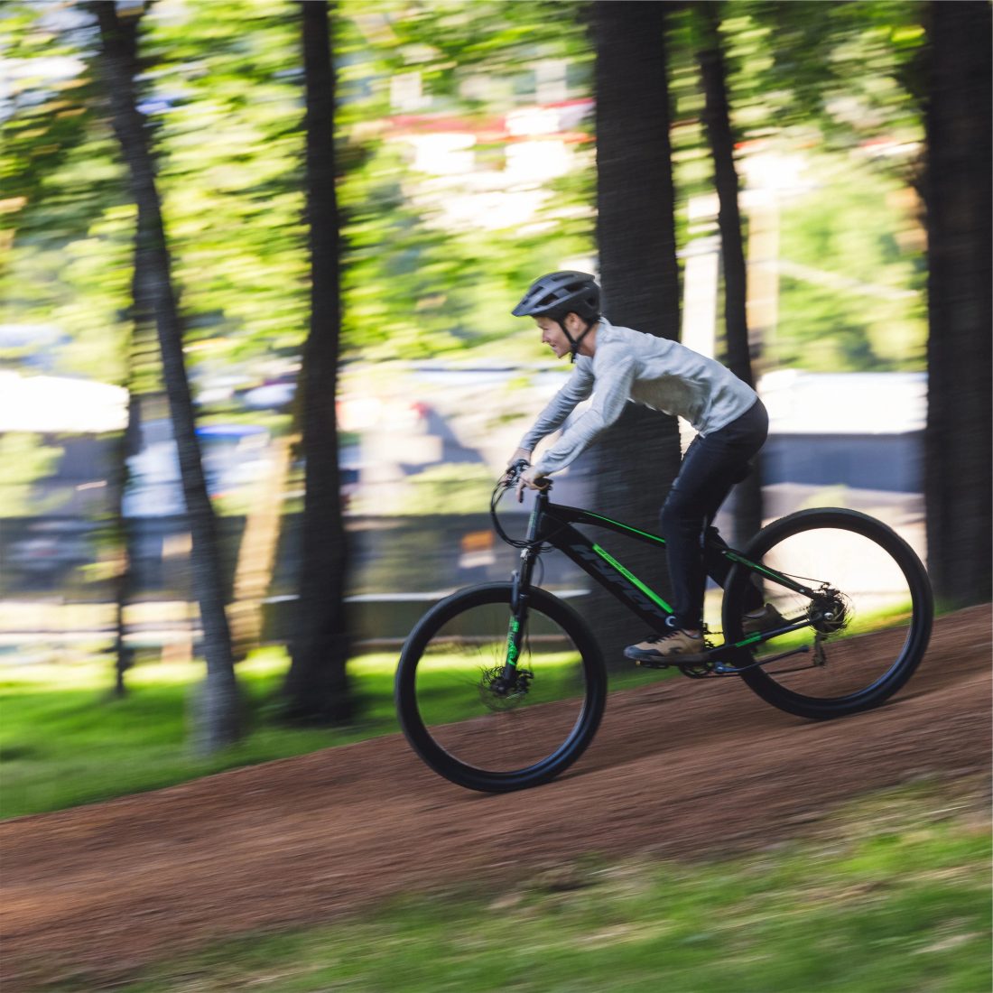 Hyper Bicycles 29" 36V Electric Mountain Bike for Adults, Pedal-Assist, 250W E-Bike Motor, Black - Image 14