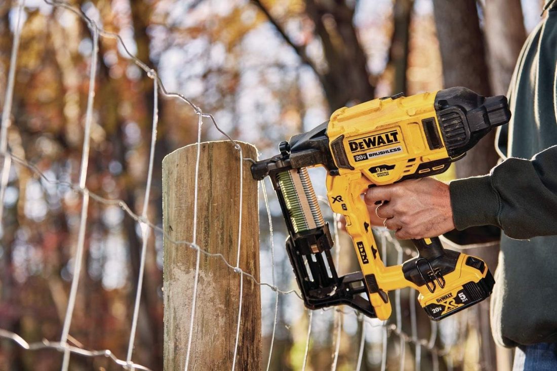 DeWalt DCFS950B 20V MAX* XR 9 GA Cordless Fencing Stapler (Tool Only) - Image 6