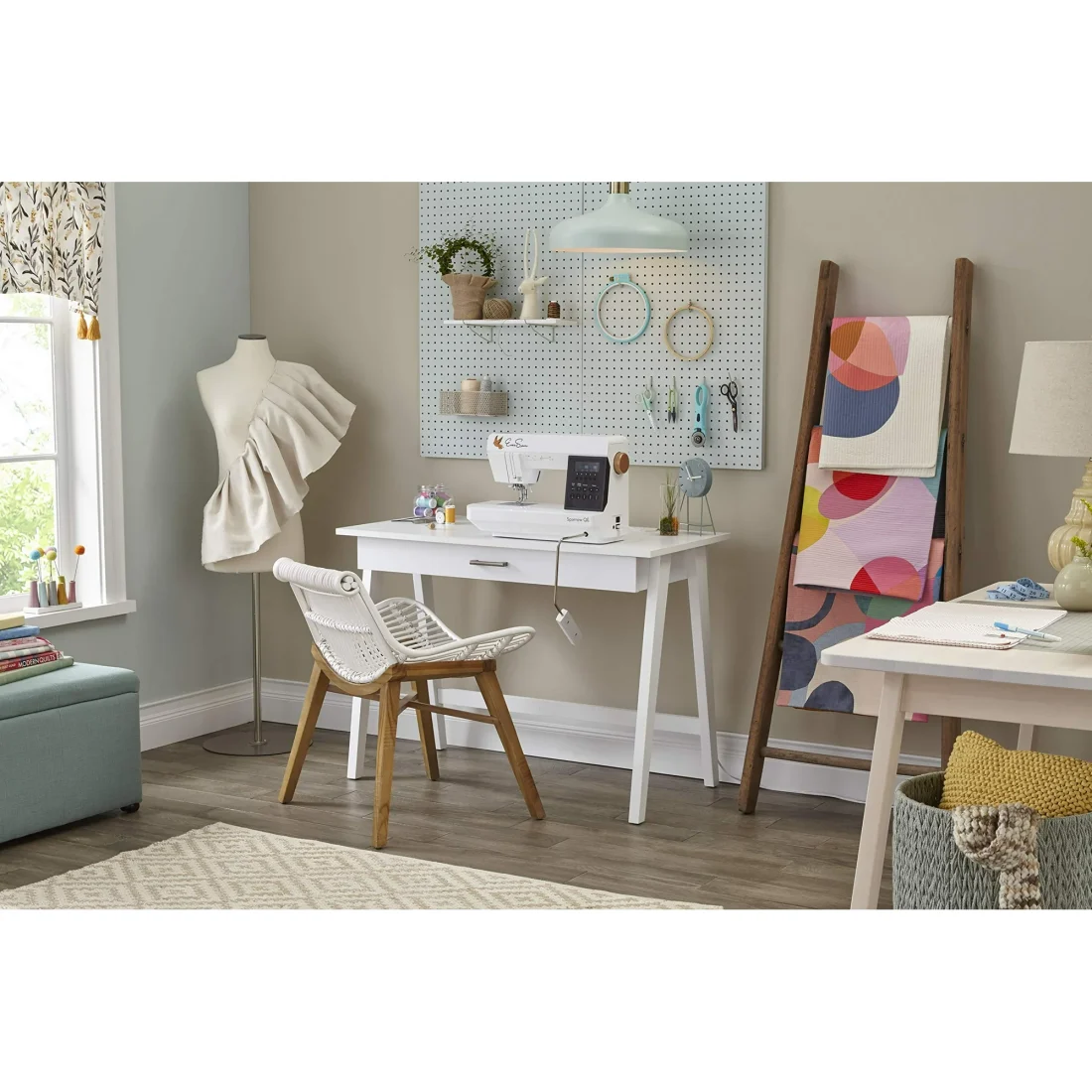 EverSewn Sparrow QE – Professional Sewing and Quilting Machine, White - Image 3
